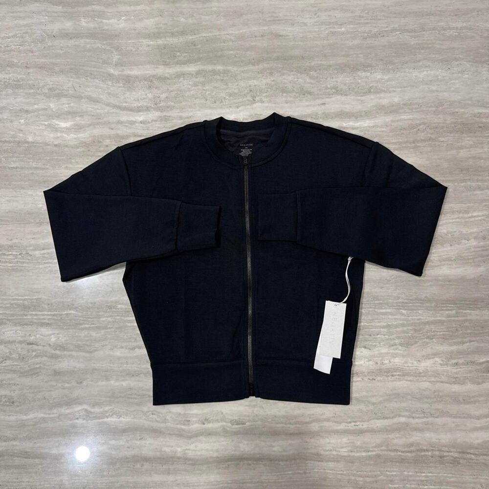 Negative airis bomber in black